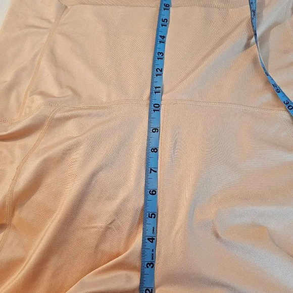 ♥Maternity Fabletics leggings - Picture 3 of 5